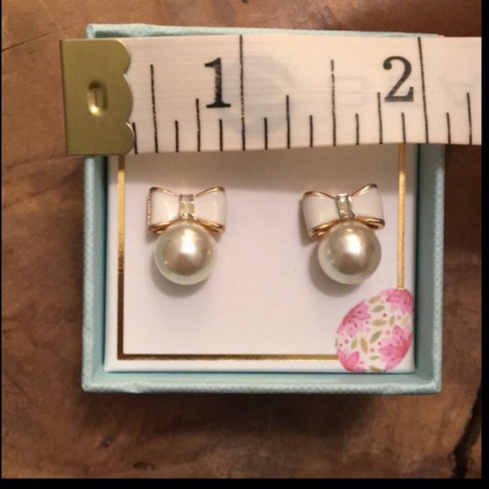 Gorgeous Pearl + Crystal Bow Gold Stud Earrings - Picture 2 of 4
